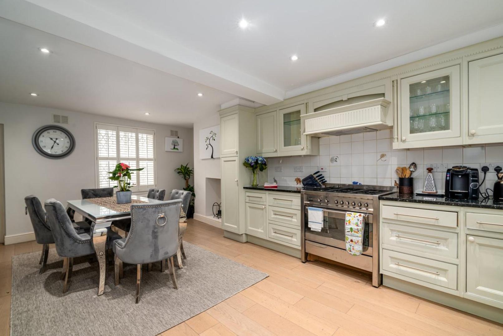 Сasa de vacaciones Guestready - Family With Garden For 6 Londres